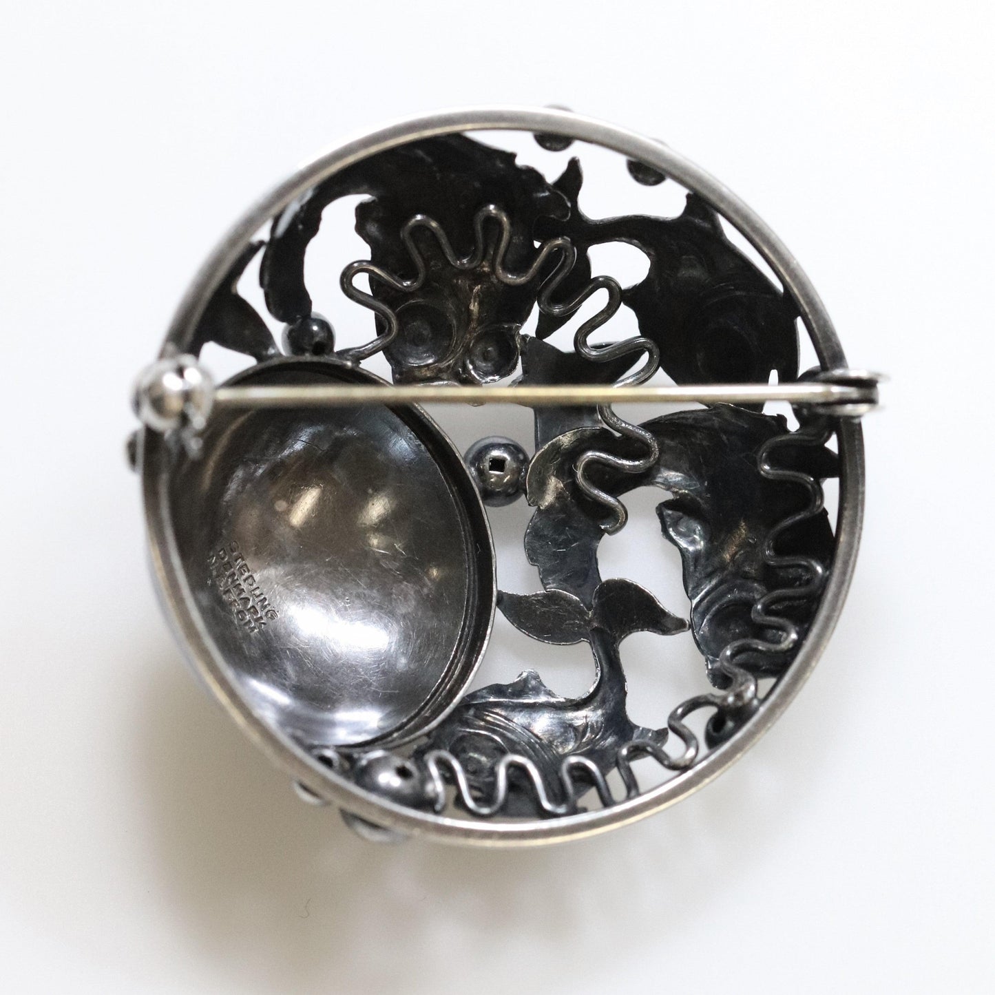 Vintage N E From Jewelry | Niels Erik Round Cabochon Fish Brooch - Carmel FSJ