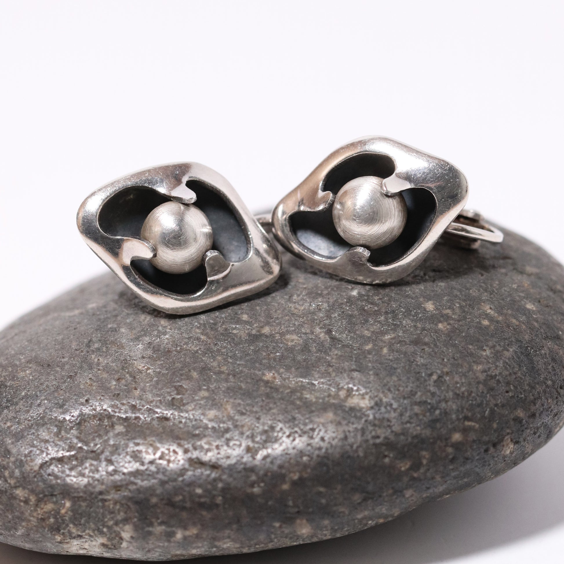 Vintage Sigi Pineda Taxco Jewelry | Oval Modernist Suspended Sphere Earrings