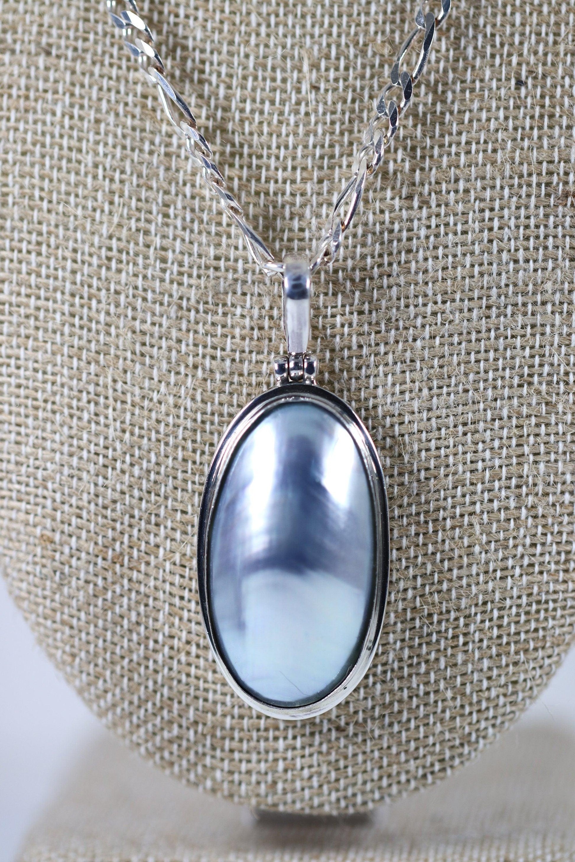 Mother of Pearl Necklace Pendant | Vintage Sterling Silver | 18" Heavy Figaro Chain - Carmel FSJ