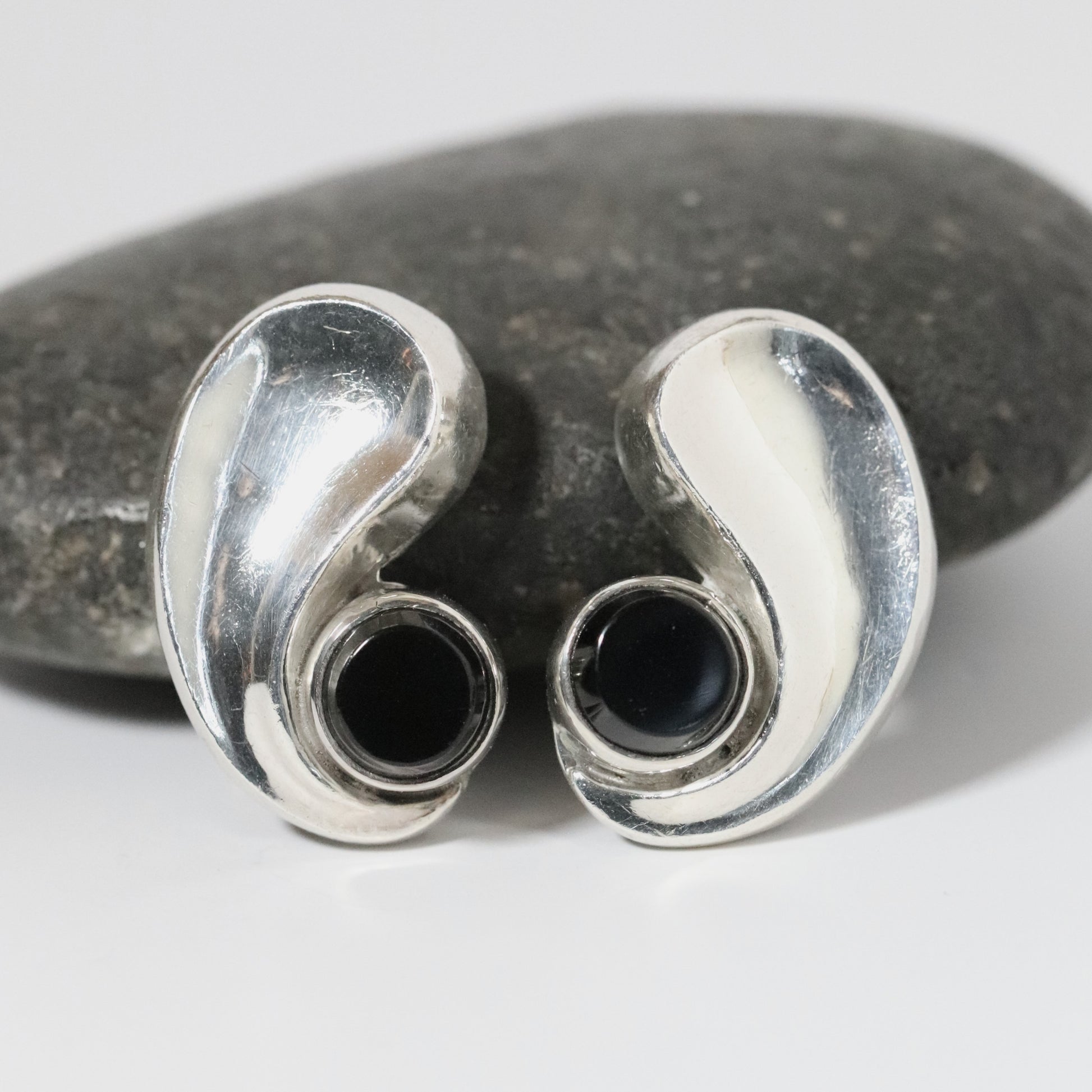 Vintage Antonio Pineda Jewelry | Chunky Modernist Onyx Clip Earrings Mexico - Carmel Fine Silver Jewelry