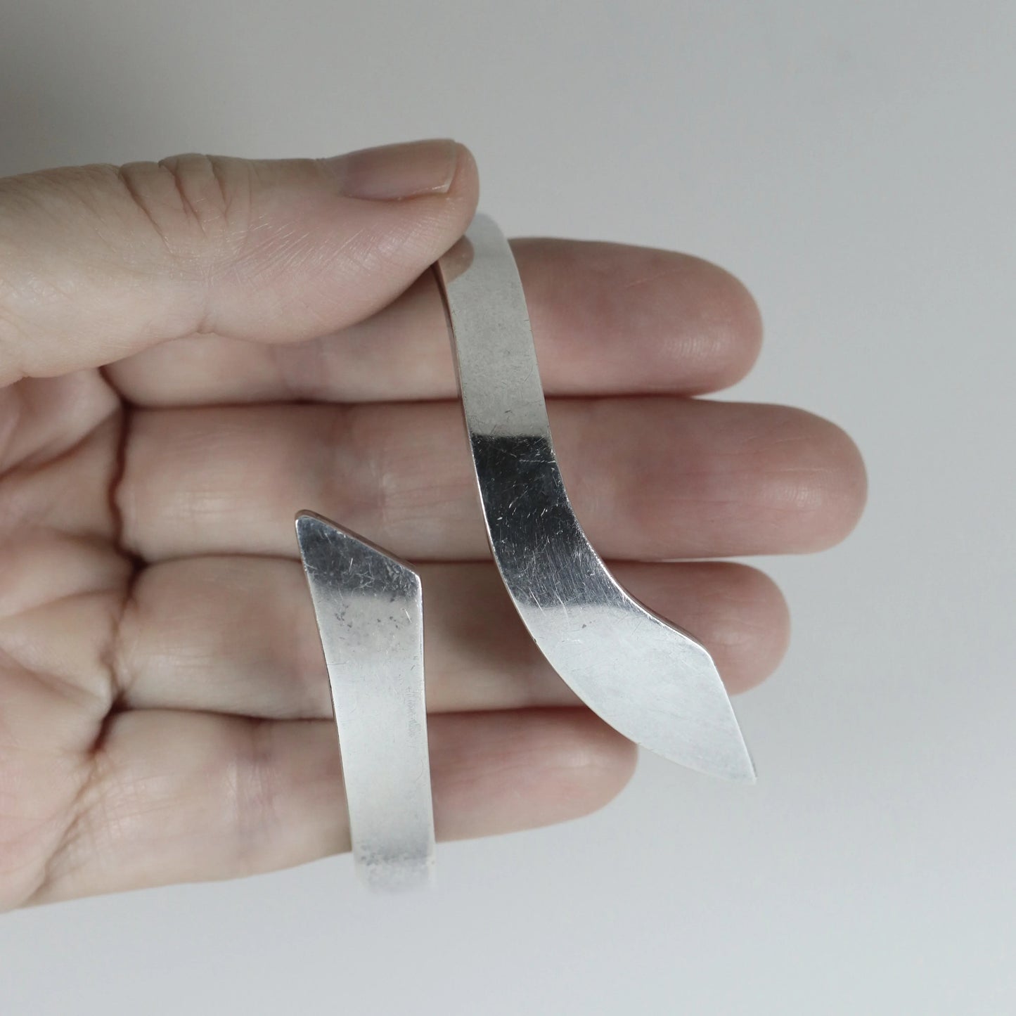 Vintage Sigi Pineda Jewelry | Solid Silver Modernist Clamper Bangle Bracelet 238 Mexico - Carmel Fine Silver Jewelry