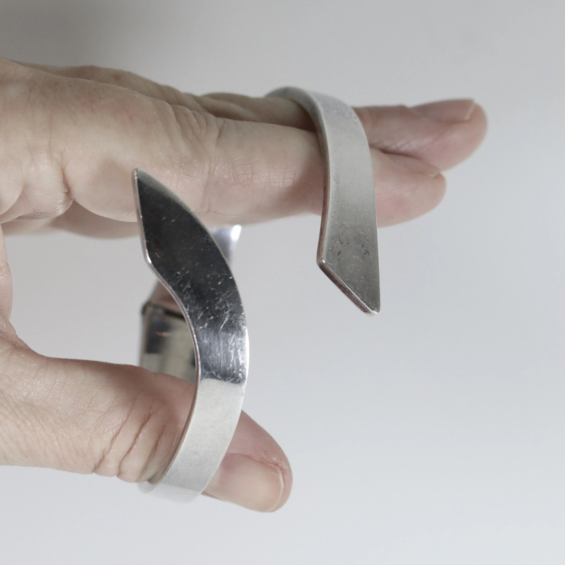 Vintage Sigi Pineda Jewelry | Solid Silver Modernist Clamper Bangle Bracelet 238 Mexico - Carmel Fine Silver Jewelry