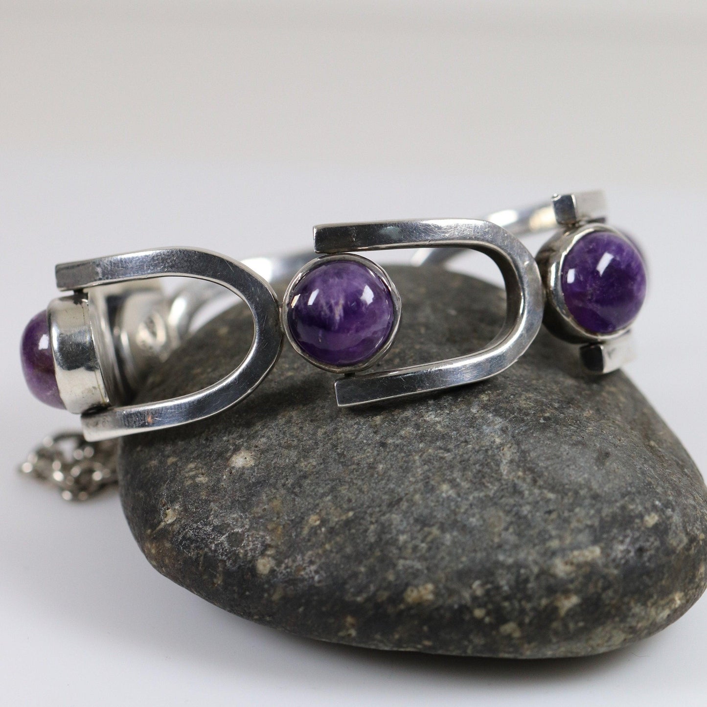 Antonio Pineda Bracelet | Taxco Mid-Century Modernist Horseshoe-Link Amethyst | Vintage 970 Sterling Silver Mexico - Carmel Fine Silver Jewelry